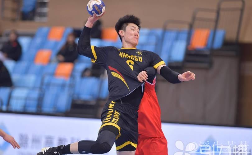 江苏男子手球队勇夺联赛三冠王